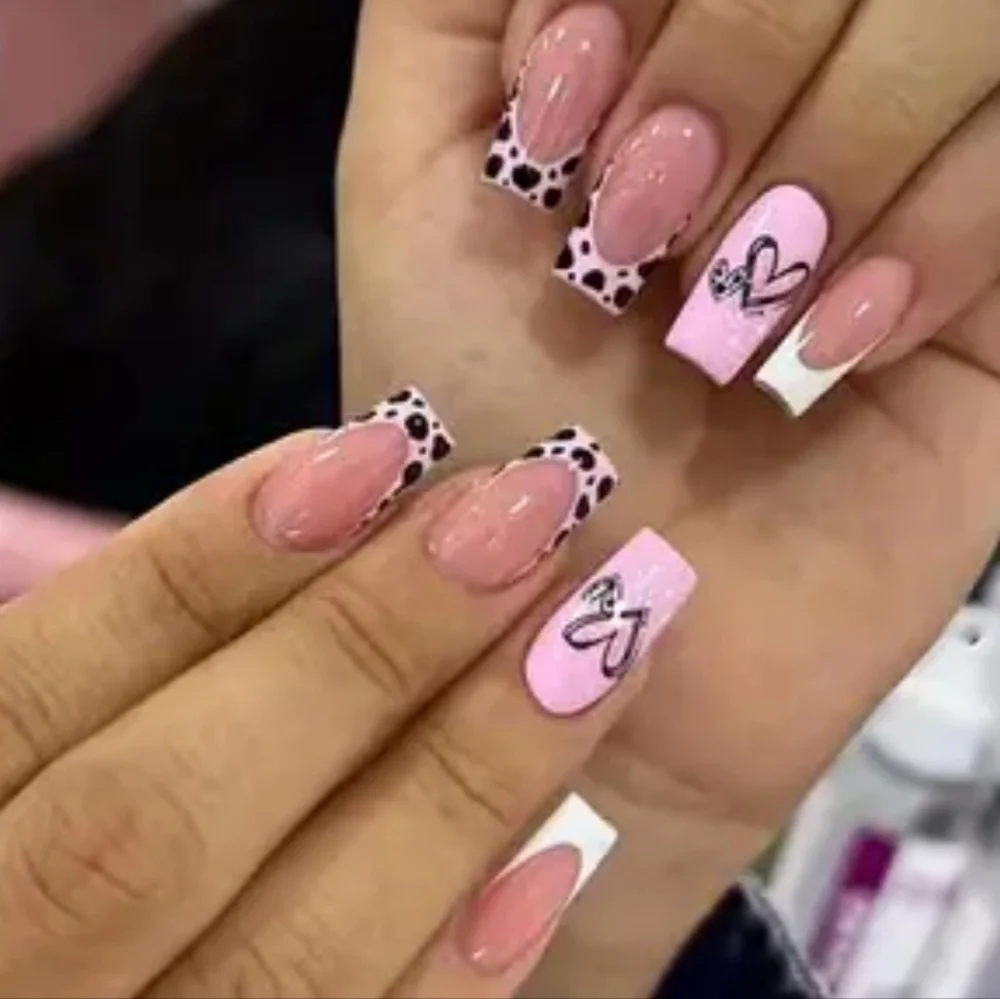 24 Pieces Fake press on nails